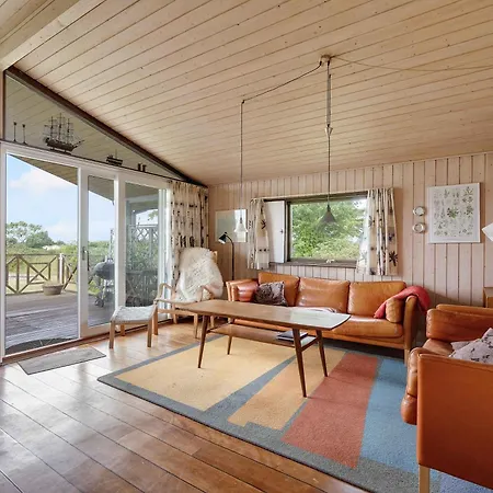 Cozy With Beautiful Views Of Sea And Meadow Brenderup