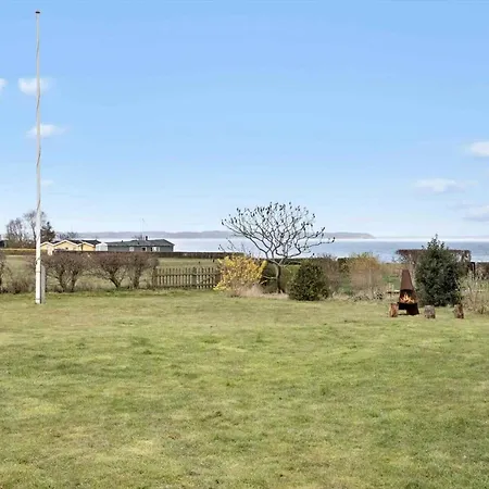 Cozy With Beautiful Views Of Sea And Meadow